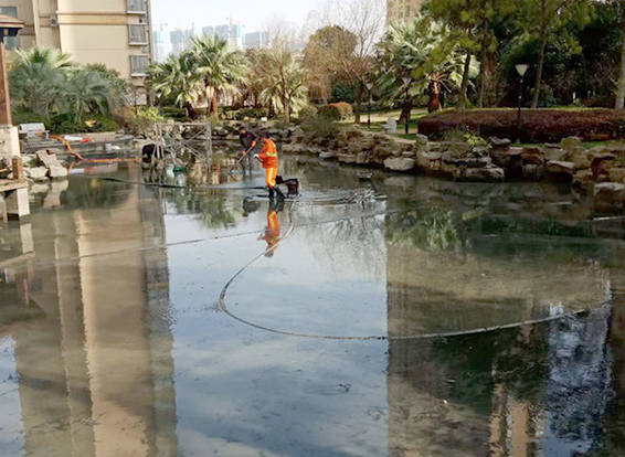 寒亭景观池淤泥清理