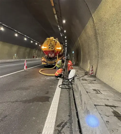 寒亭隧道排水渠清淤